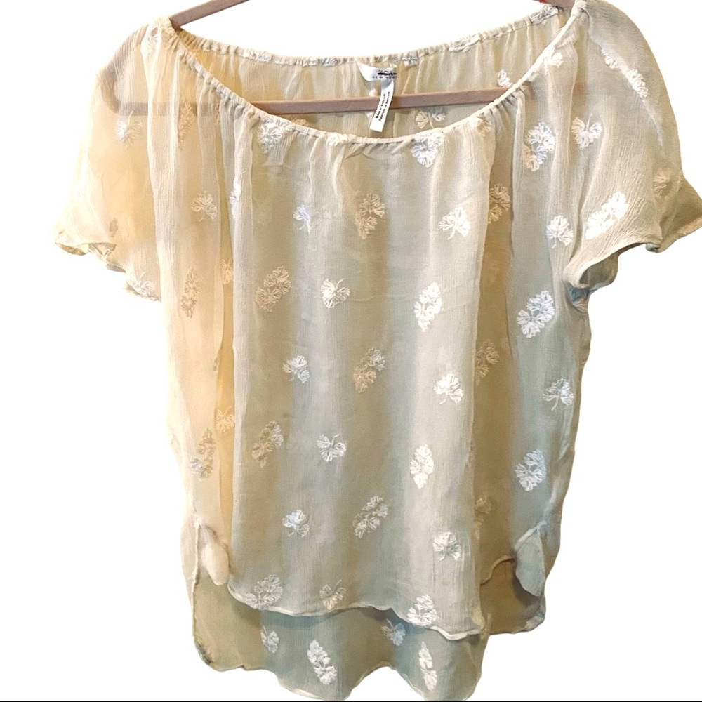 100% silk ZoA Round -neck cream color with white floral
